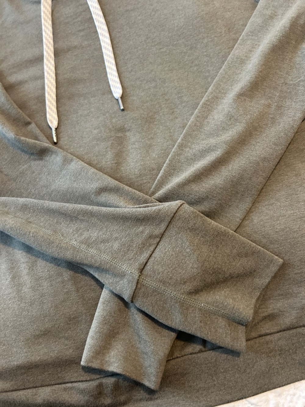Vuori Women's Olive Green Lightweight Hooded Pullover Sweatshirt - Picture 6 of 12